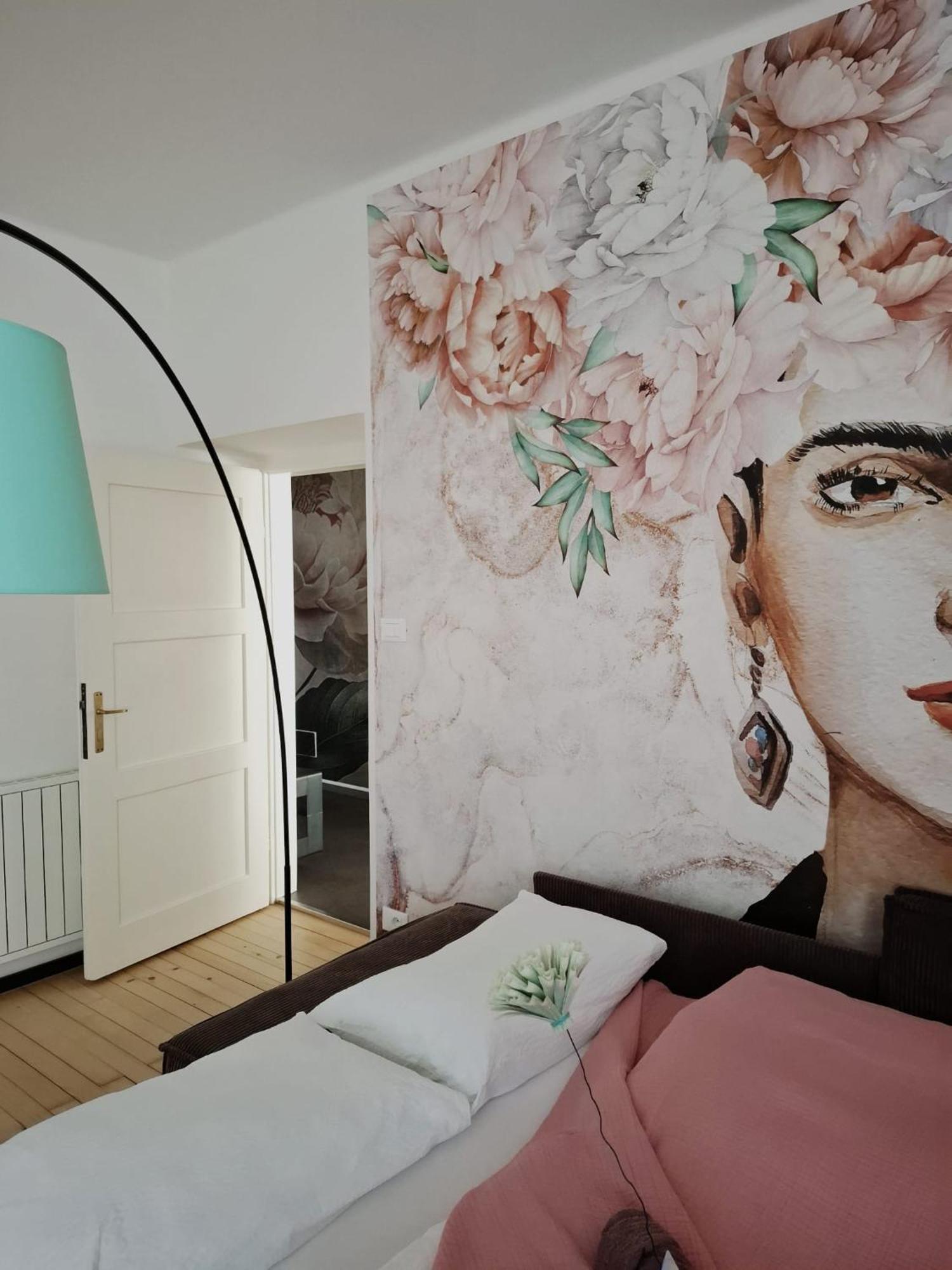 Apartment Wildflower In Privatvilla Im Herzen Merans Eksteriør bilde